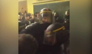 Les CRS évacuent les étudiants qui occupaient la Sorbonne