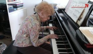 Colette joue du piano depuis 100 ans et sort son 4ème album