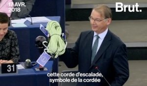 Parlement européen : un député belge offre une corde à Emmanuel Macron