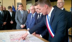 Le maire de Saint-Dié-des-Vosges, David Valence, présente le projet Coeur de ville au président de la République, Emmanuel Macron