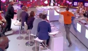 Il s'incruste dans TPMP pour promouvoir sa friterie ! - ZAPPING PEOPLE DU 18/04/2018