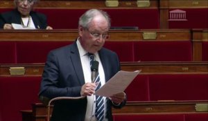 Jean-Michel Clément à l'Assemblée à propos de la loi sur la demande d'asile.