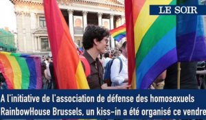 Kiss-In contre l'homophobie