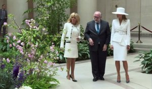 Brigitte Macron et Melania Trump visitent un musée