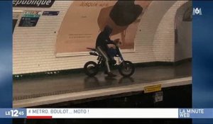 Buzz : L'incroyable vidéo d'un homme prenant le métro à Paris... en moto ! Regardez