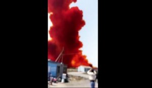 Chine : Une explosion dans une usine entraîne une grosse nuage orange effrayante !