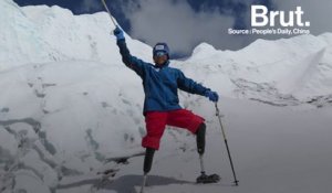 Amputé des deux jambes, il grimpe l'Everest