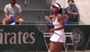 Roland-Garros : Tessah Andrianjafitrimo sauve deux balles de set avec panache !