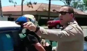 Un policier renverse volontairement un motard