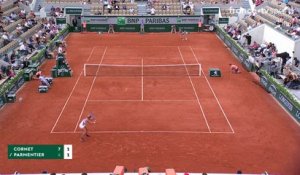 Roland-Garros : Solide défense d'Alizé Cornet après avoir visité le court !