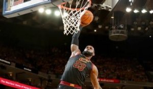 NBA : Un dunk de mammouth de LeBron James