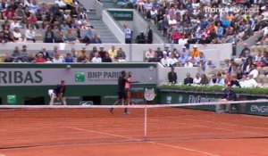 Roland-Garros 2018 : Monfils sort une amortie... à l'aveugle !