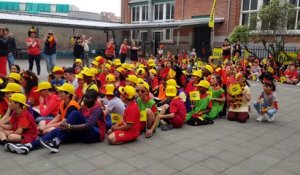 Vincent Kompany et Nacer Chadli en visite dans une école bruxelloise