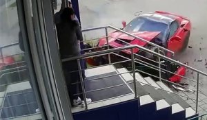 Un jeune conducteur sans permis se crache violemment en Corvette.