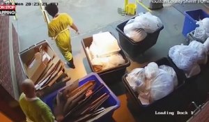 Etats-Unis : Des détenus s’évadent de prison en sortant les poubelles (Vidéo)