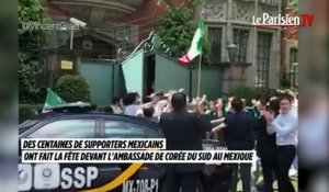 Les supporters mexicains font la fête devant l'ambassade de Corée du Sud au Mexique