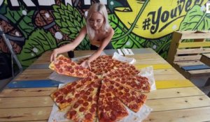 Voici la plus grosse pizza d’Angleterre  11,000 Calories... A table!