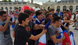 Football :  les supporters explosent de joie place Stanislas à Nancy
