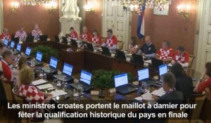 Croatie: conseil des ministres en maillot à damier