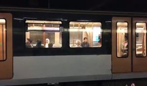 La RATP belge perd un pari et diffuse "Tous ensemble" de Johnny Hallyday dans le métro suite à la victoire des Bleus
