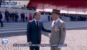 14-Juillet: "Ce n'est pas un drame, il faudra les rassurer" dit Emmanuel Macron à propos des deux motards tombés au sol