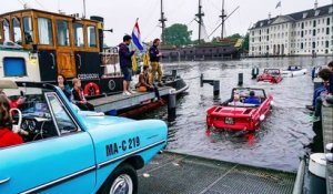 Des voitures amphibies sur les canaux d'Amsterdam