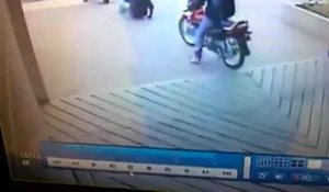 Aller, dégage de mon scooter!