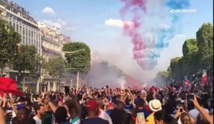 La patrouille de France a honoré (sans se tromper) les Bleus en passant au-dessus des Champs-Elysées