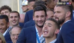 Quand Olivier Giroud bâillonne Lucas Hernandez