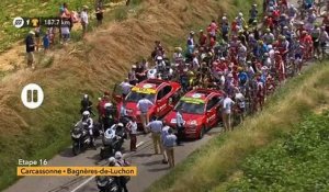 Tour de France: La 16ème étape brièvement neutralisée après un jet de gaz lacrymogène - Elle a pu reprendre quelques minutes plus tard - Regardez