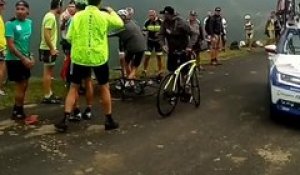 Tour de France 2018: Le quadruple vainqueur du Tour, Froome intercepté et plaqué au sol par un gendarme - VIDEO