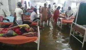 Inde : un hôpital complètement inondé
