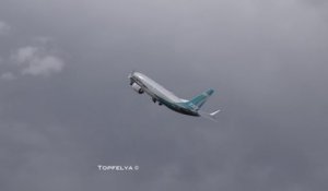 Décollage presque à la verticale d'un avion Boeing !