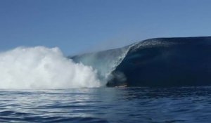 Adrénaline - Surf : Filipe Toledo Tahiti