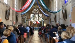 Une procession plein de marinières. Première partie de la Bénédiction de la mer