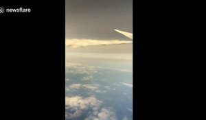 Cet avion décharge son carburant en plein ciel au-dessus de l'océan avant un atterrissage d'urgence à Los Angeles