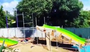 Il construit un toboggan géant dans son jardin... Génial