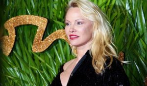 Pamela Anderson défend son couple  avec Adil Rami