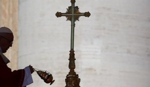 Le pape François condamne les actes pédophiles