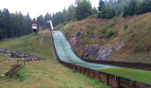 Démonstration au tremplin de saut à ski de Lispach à La Bresse