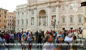 Rome : face au flot de touristes, la fontaine de Trevi suffoque