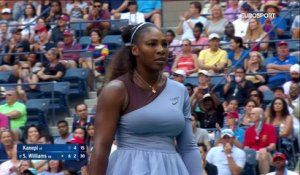 Serena lâche son 1er set mais pas ses rêves de record