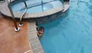 Ce bébé nageur a une technique exceptionnelle