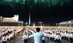 70 ans de la Corée du Nord: gigantesque parade aux flambeaux