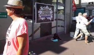 Chambéry : trois vitrines de banques repeintes par les militants d'Attac