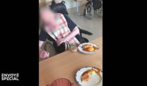 Ehpad : des pensionnaires assis devant des repas qu'ils ne peuvent pas manger, d'autres qui se blessent en tombant sans arrêt...