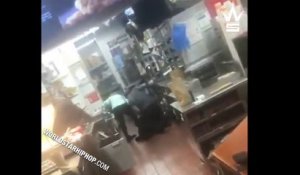 Deux employés de McDonalds se battent en cuisine
