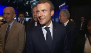 Démission de Collomb: "Il y a un cap, des institutions, un gouvernement au travail", insiste Emmanuel Macron