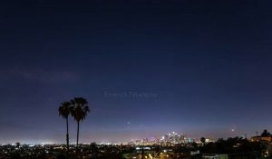 La fusée Falcon 9 dans le ciel de Los Angeles (Timelapse)