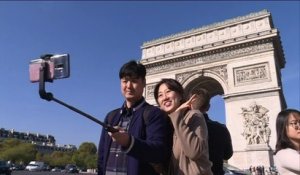 L'Arc de Triomphe :  les touristes_